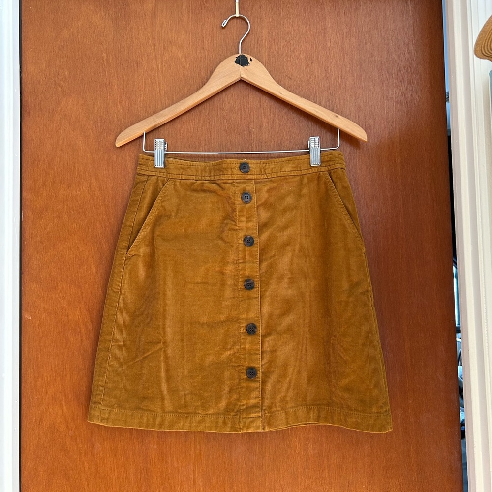 J Crew NWOT size 4 tan corduroy skirt